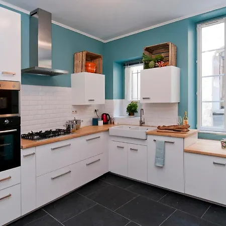 French Townhouse With Scenic Views Castillonnès