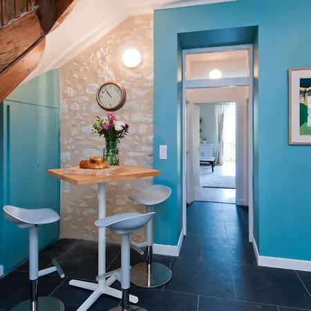 French Townhouse With Scenic Views Casa vacanze Castillonnès