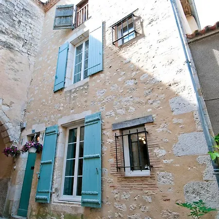 Casa vacanze French Townhouse With Scenic Views Castillonnès