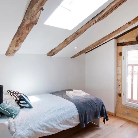 French Townhouse With Scenic Views * Castillonnès