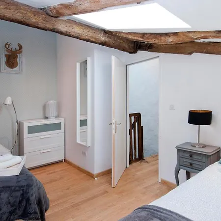 French Townhouse With Scenic Views Casa vacanze Castillonnès