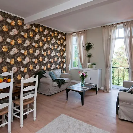 French Townhouse With Scenic Views Casa vacanze